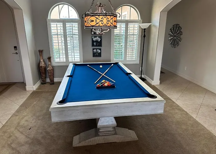 Luxurious With Pool And Holiday home