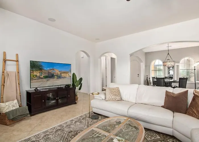 Luxurious With Pool And Holiday home *