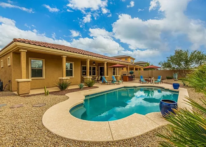 Luxurious With Pool And Holiday home