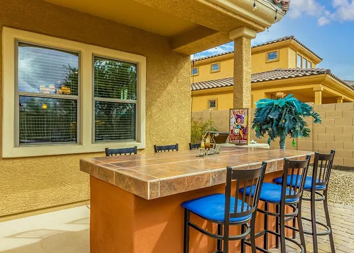 Holiday home Luxurious With Pool And Goodyear