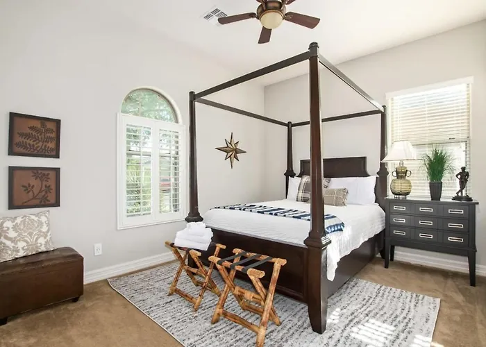 Holiday home Luxurious With Pool And Goodyear